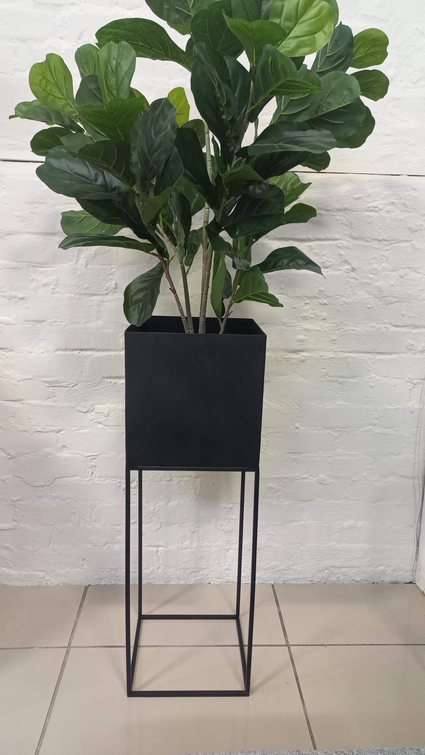 Versatile Metal Epoxy Planter, perfect for indoor spaces.
