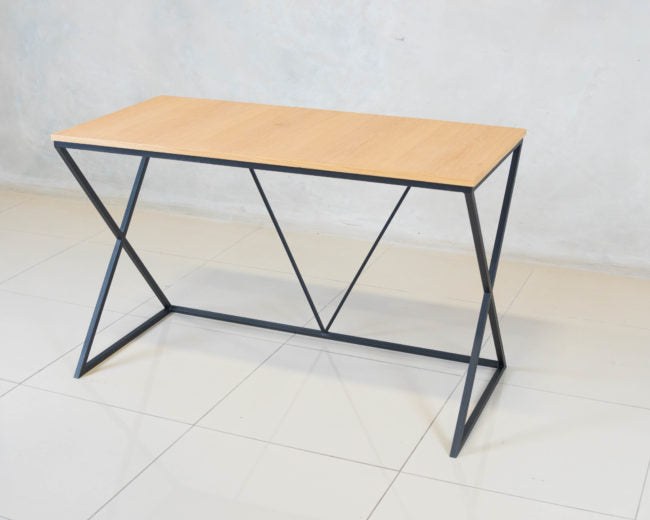 Side view of the Corpa Desk, highlighting its clean lines and modern aesthetic.