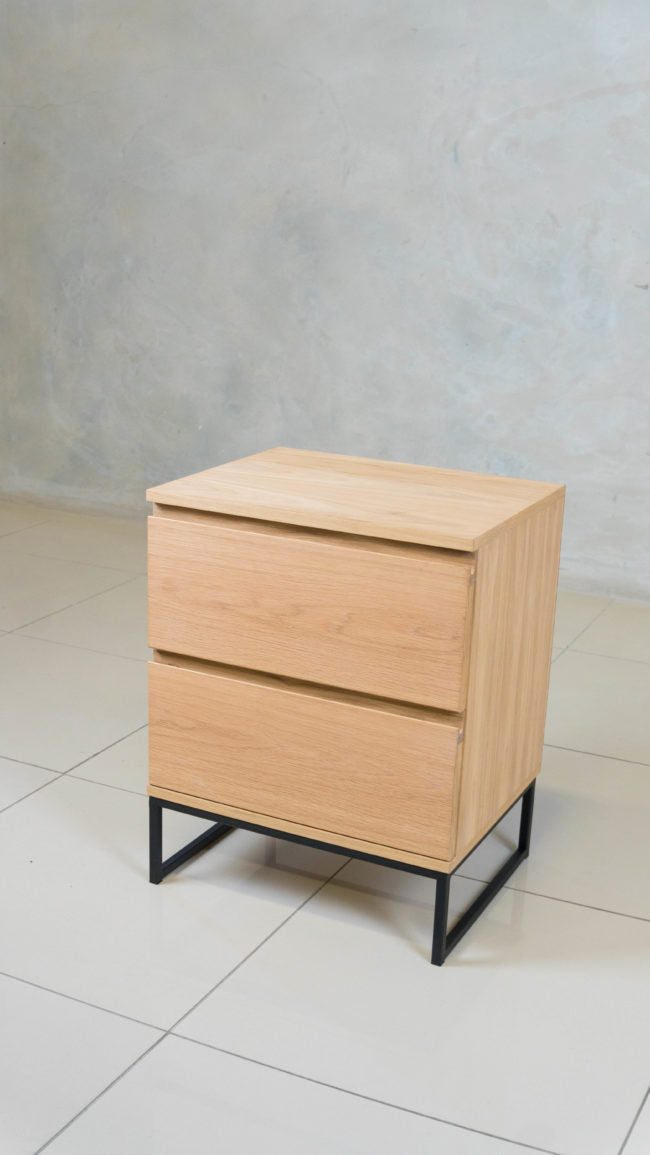 Minimalist 2-drawer nightstand, crafted with oak veneer and durable black steel.