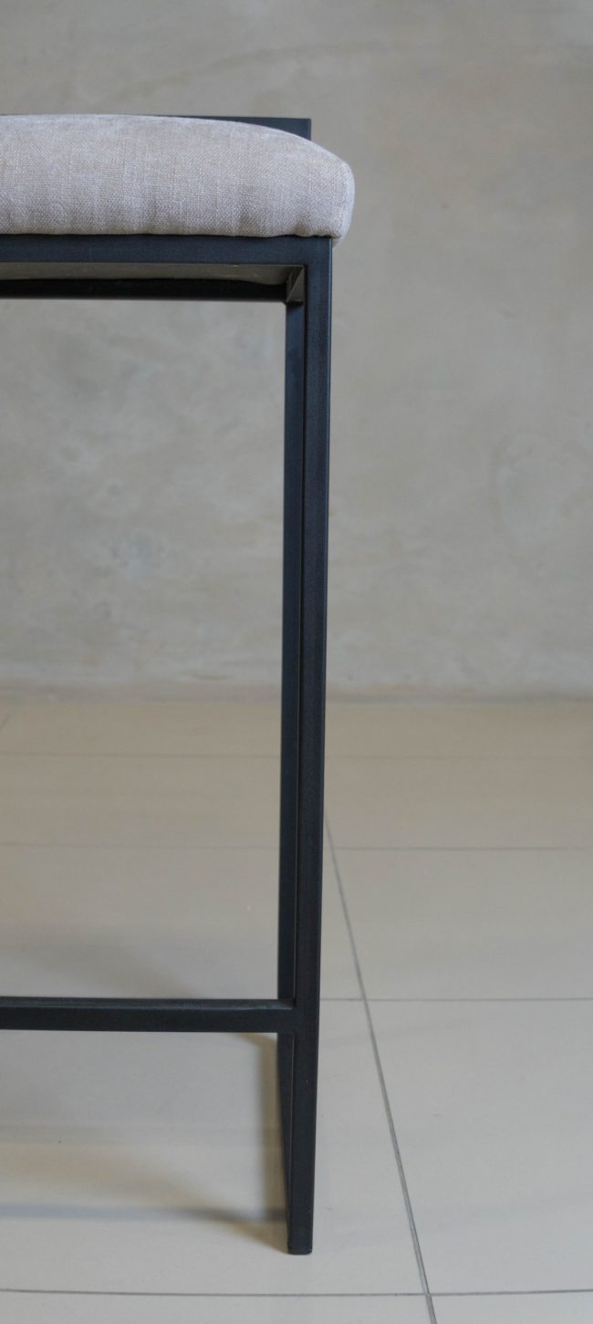 SAHARA BAR STOOL