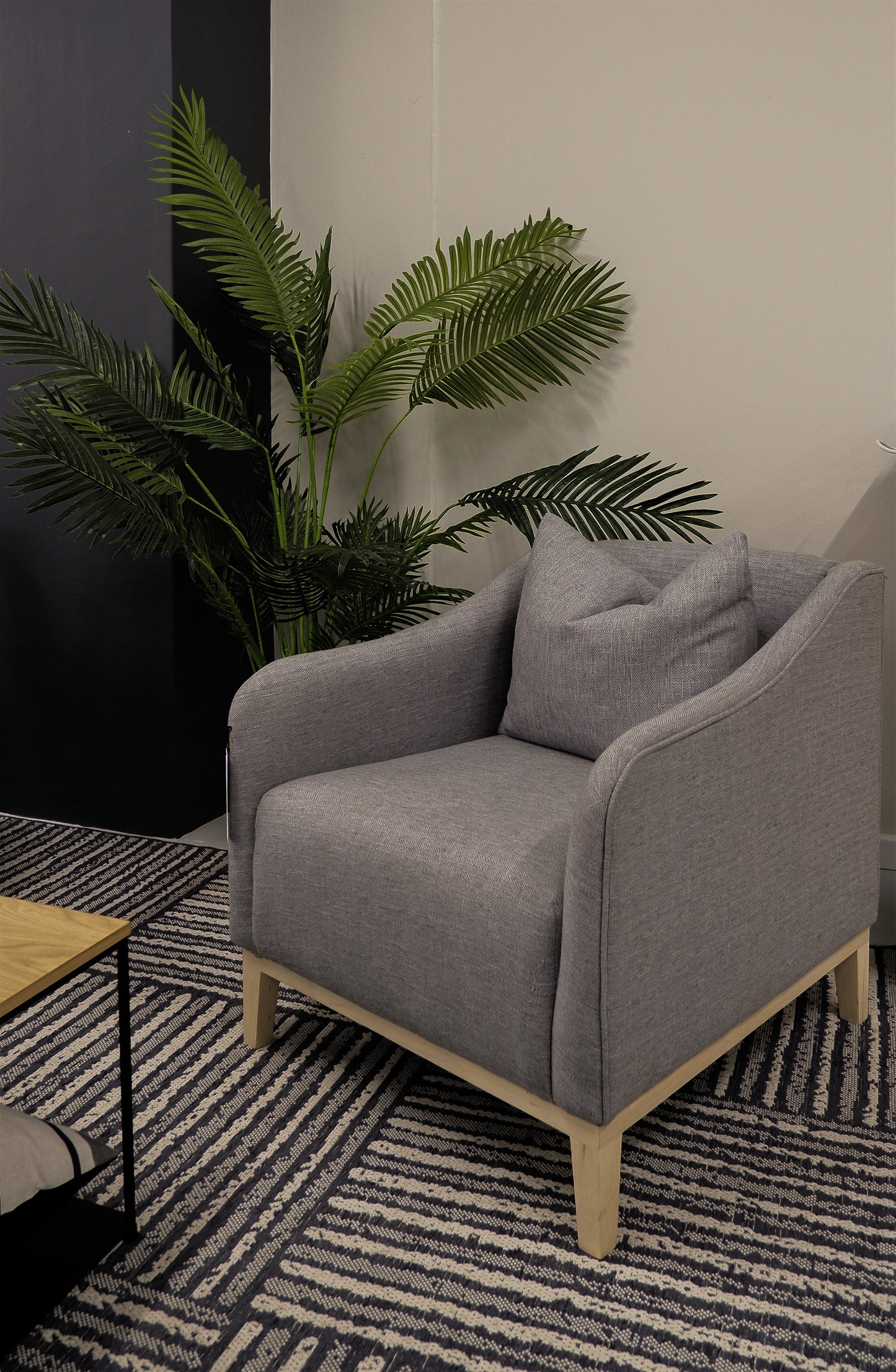 Elegant lounge chair, handcrafted and customisable.