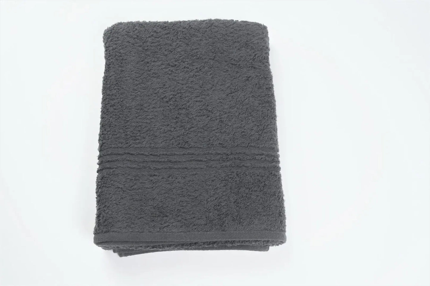  Luxurious, extra-large bath sheet in a soft and absorbent fabric, ideal for post-shower comfort.