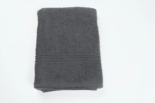  Luxurious, extra-large bath sheet in a soft and absorbent fabric, ideal for post-shower comfort.