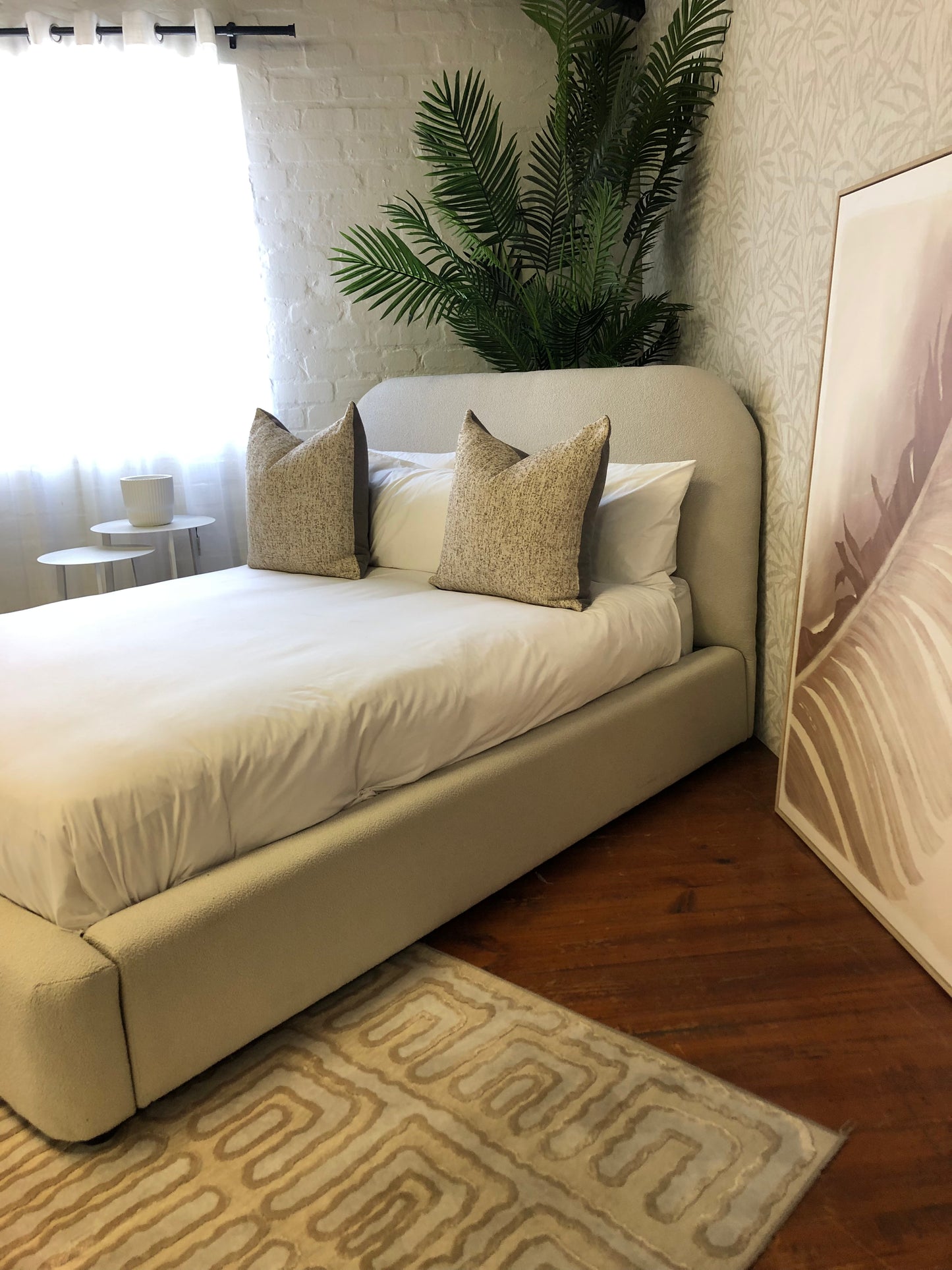 Willow Upholstered bed set