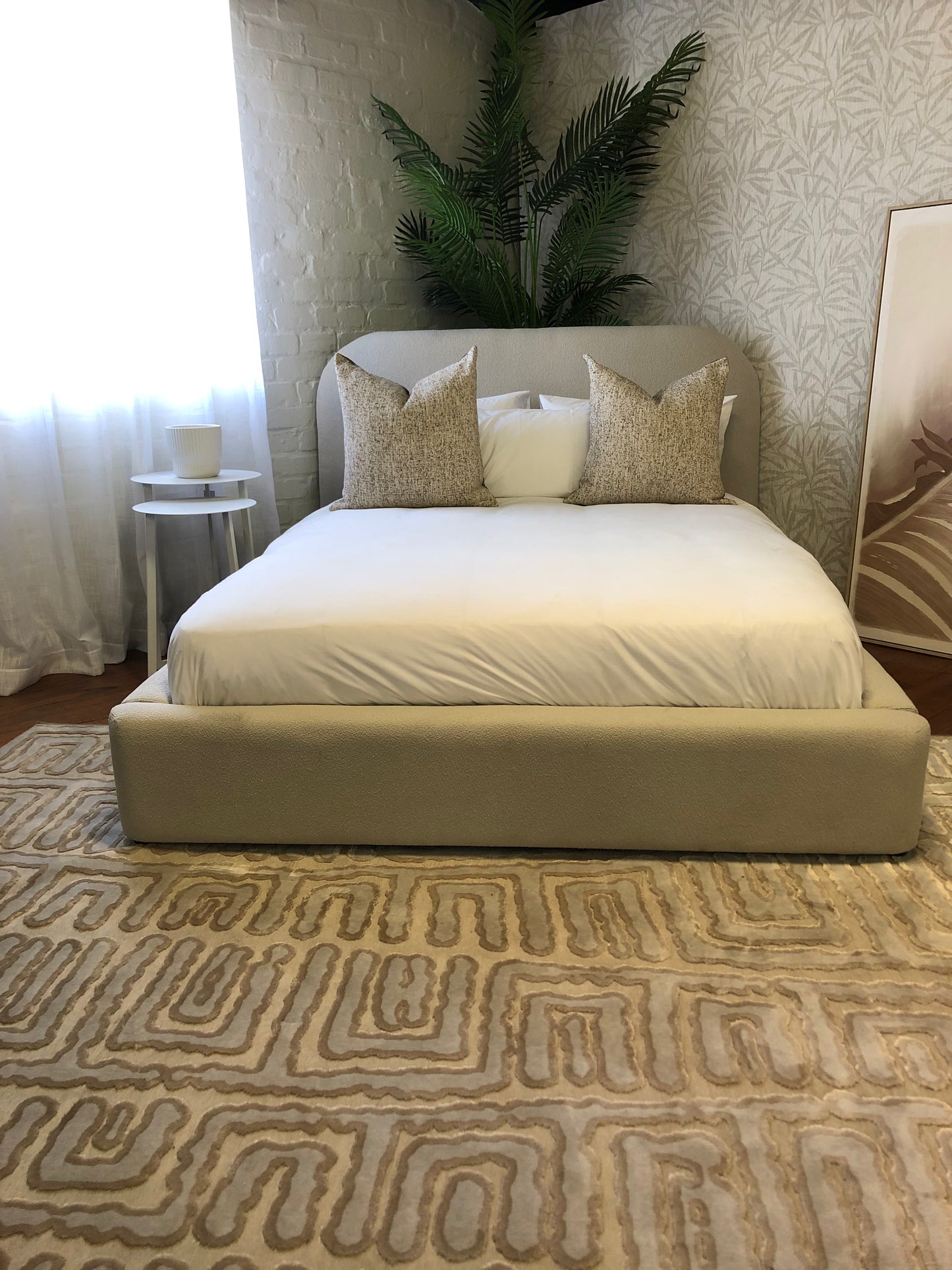 Willow Upholstered bed set