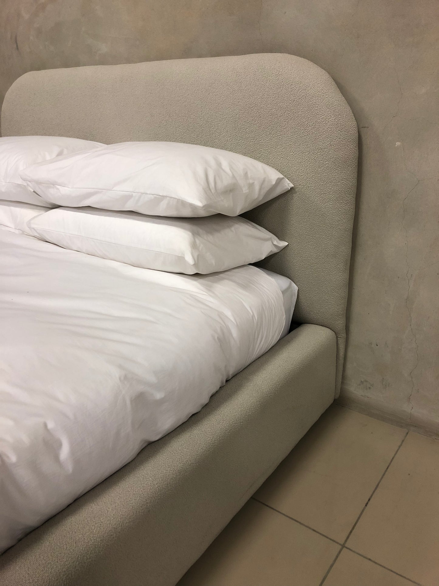 Willow Upholstered bed set