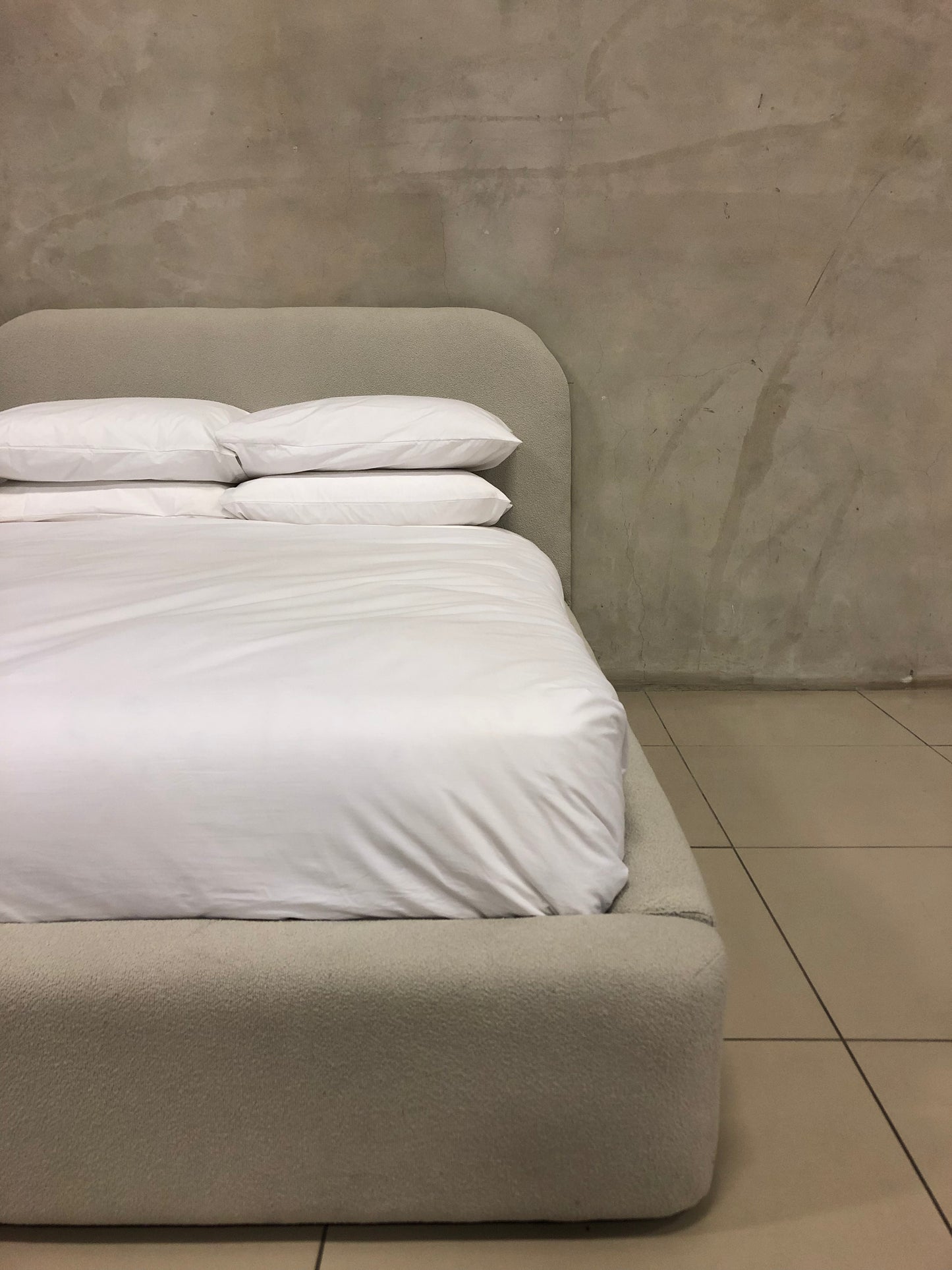 Willow Upholstered bed set