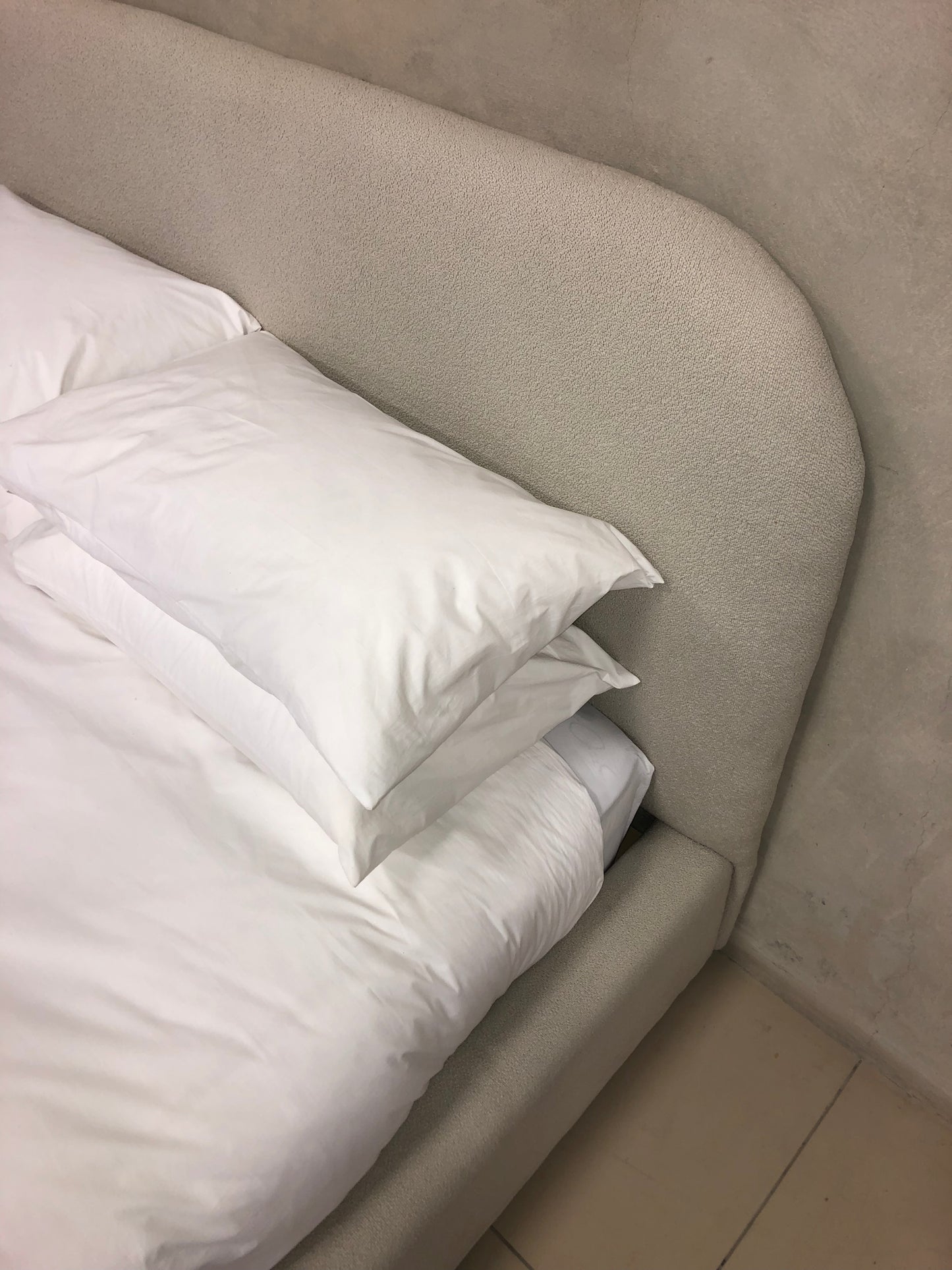 Willow Upholstered bed set