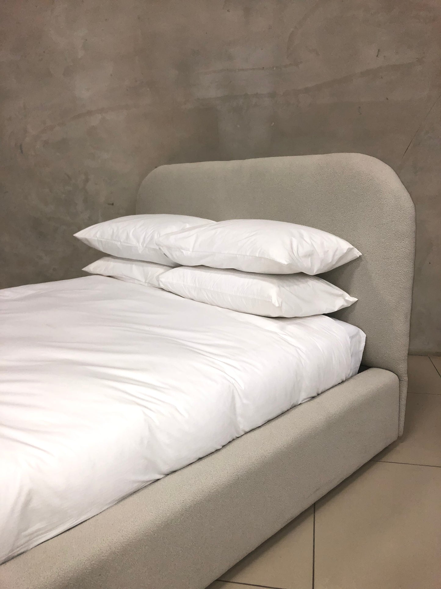 Willow Upholstered bed set