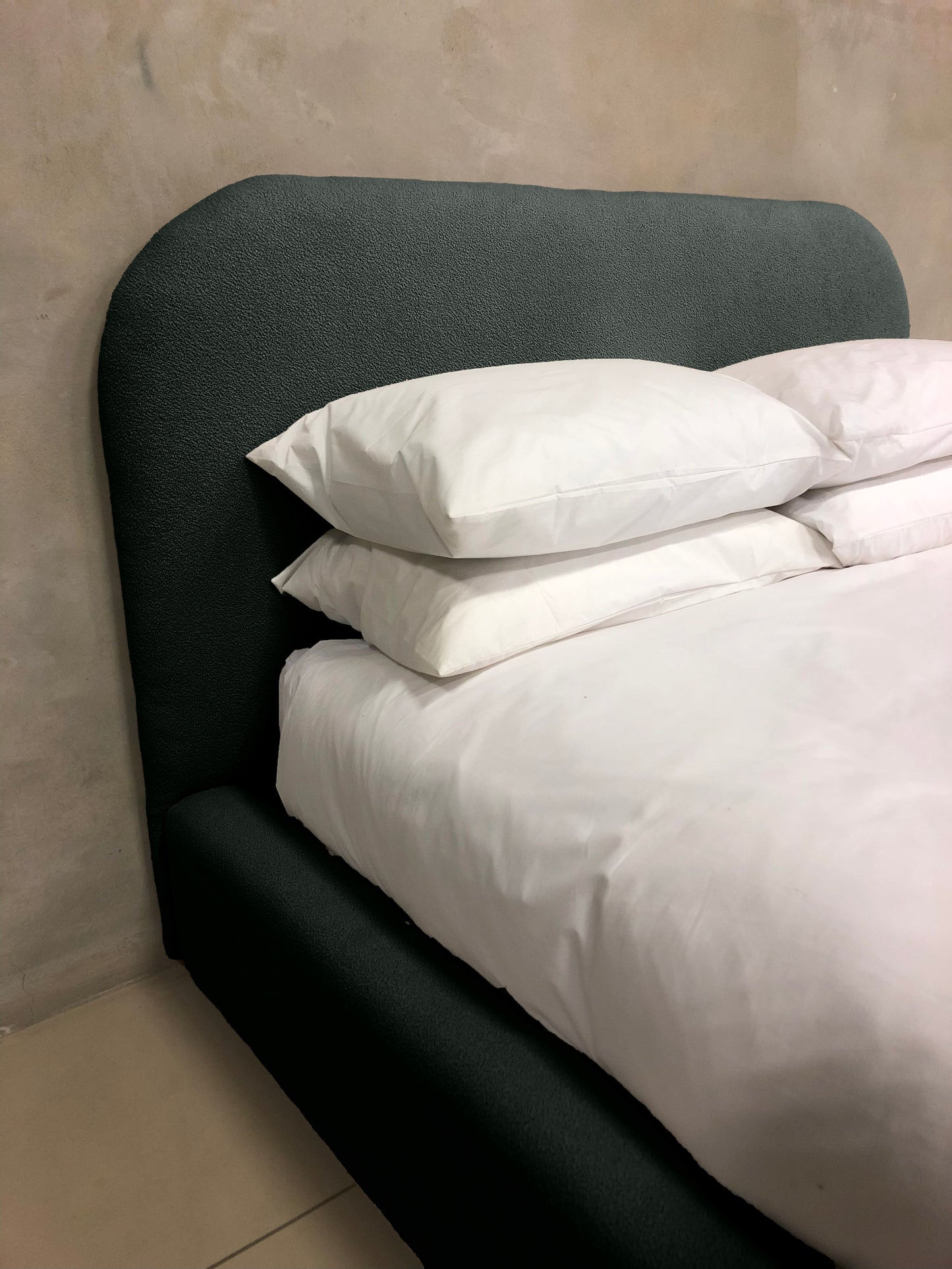 Willow Upholstered bed set