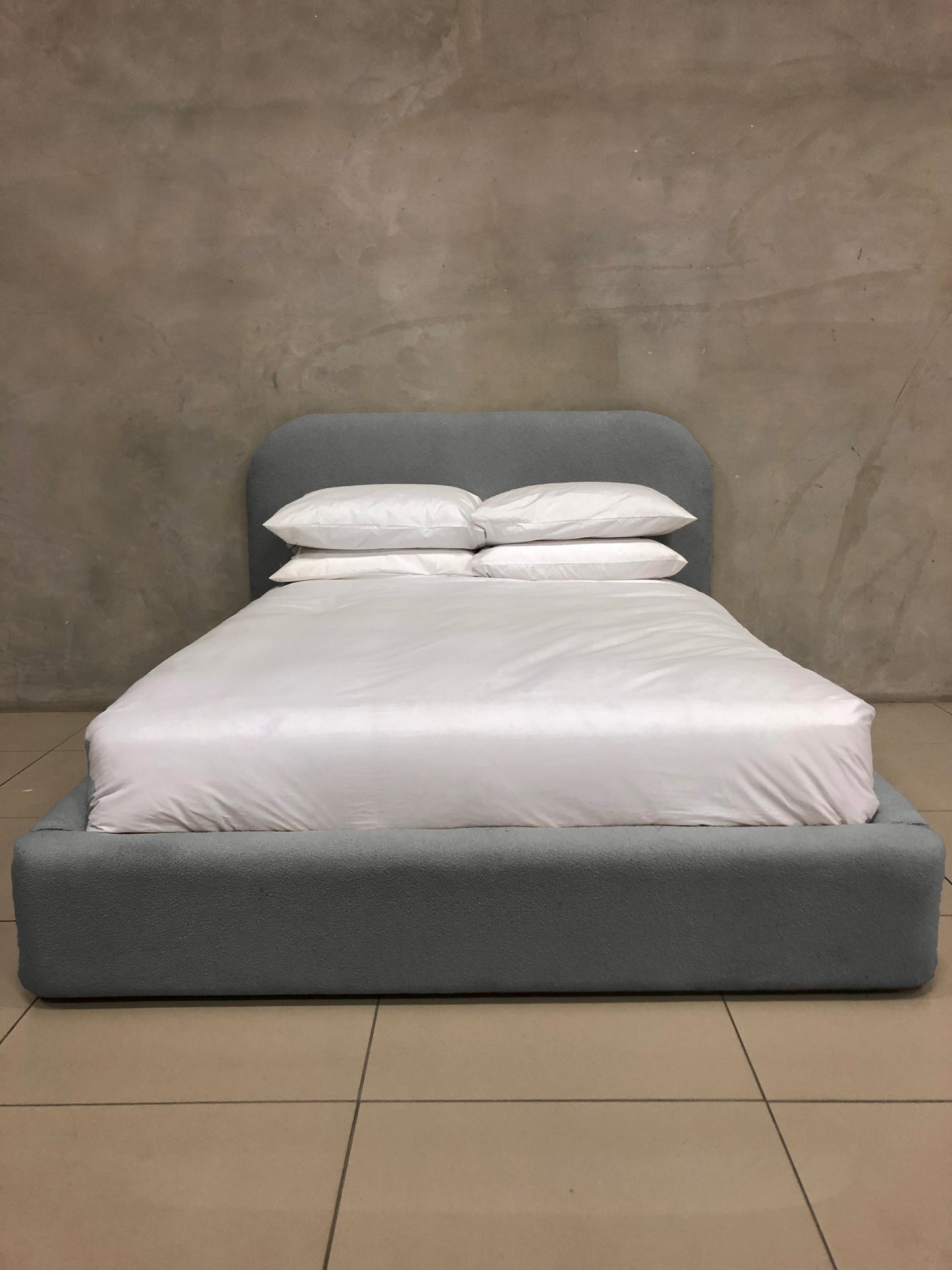 Willow Upholstered bed set